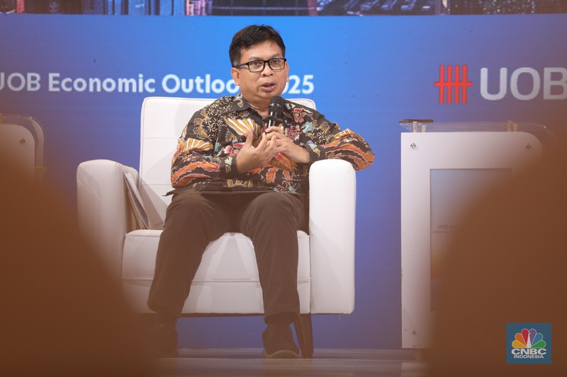Sesi diskusi panel UOB Indonesia Economic Outlook 2025 di Kempinski, Jakarta, Rabu (25/9/2024). Sesi diskusi panel UOB Indonesia Economic Outlook 2025 di Kempinski, Jakarta, Rabu (25/9/2024). (CNBC Indonesia/Tri Susilo)