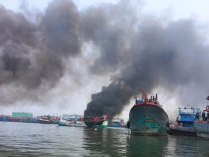2 Kapal Terbakar di Pelabuhan Muara Baru Diarahkan Menjauh dari Dermaga