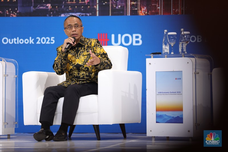 Sesi diskusi panel UOB Indonesia Economic Outlook 2025 di Kempinski, Jakarta, Rabu (25/9/2024). Sesi diskusi panel UOB Indonesia Economic Outlook 2025 di Kempinski, Jakarta, Rabu (25/9/2024). (CNBC Indonesia/Tri Susilo)