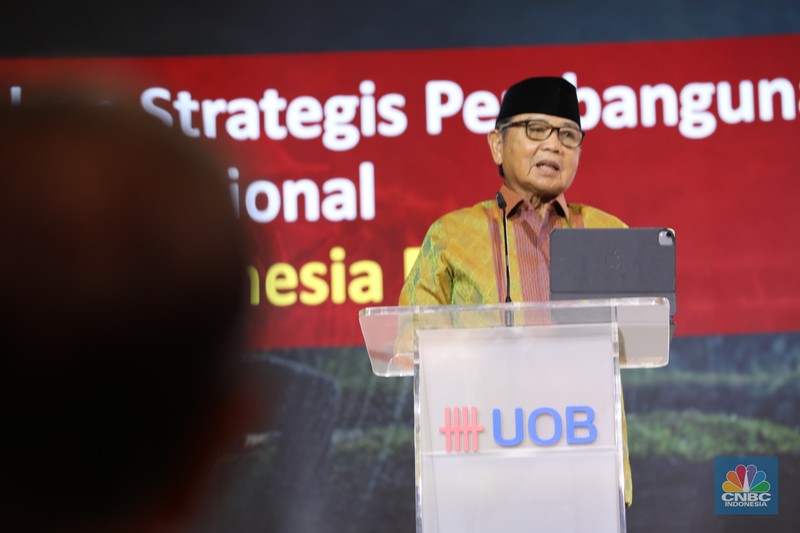 Sesi diskusi panel UOB Indonesia Economic Outlook 2025 di Kempinski, Jakarta, Rabu (25/9/2024). Sesi diskusi panel UOB Indonesia Economic Outlook 2025 di Kempinski, Jakarta, Rabu (25/9/2024). (CNBC Indonesia/Tri Susilo)