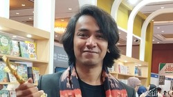 JS Khairen Raih Penulis Terbaik dari IKAPI Awards