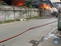 Breaking! Pabrik Lilin di Bekasi Meledak