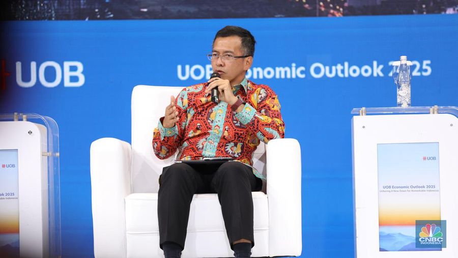 Kepala Grup Review dan Strategi Pengelolaan Moneter, Departemen Pengelolaan Moneter dan Aset Sekuritas Bank Indonesia, Triwahyono dalam UOB Indonesia Economic Outlook 2025 di Kempinski, Jakarta, Rabu (24/9/2024). (CNBC Indonesia/Tri Susilo)