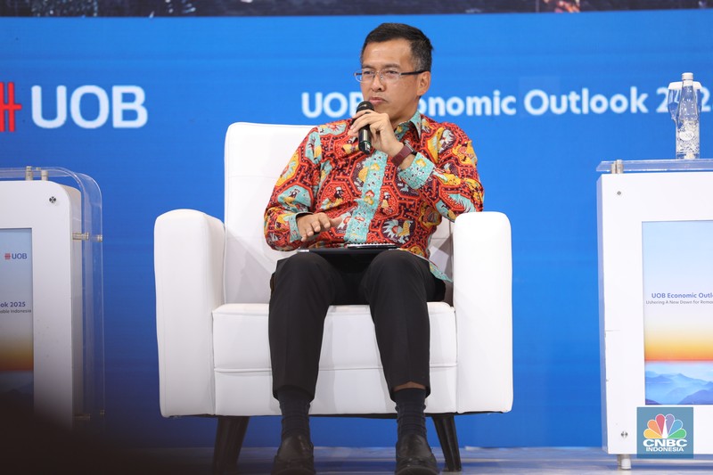 Sesi diskusi panel UOB Indonesia Economic Outlook 2025 di Kempinski, Jakarta, Rabu (25/9/2024). Sesi diskusi panel UOB Indonesia Economic Outlook 2025 di Kempinski, Jakarta, Rabu (25/9/2024). (CNBC Indonesia/Tri Susilo)