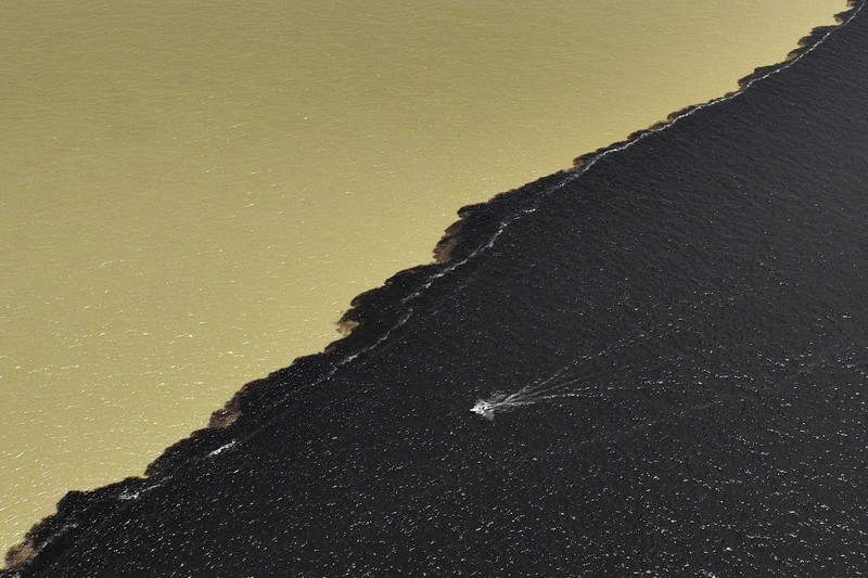 Kondisi aor pada titik pertemuan antara Rio Negro dan Rio Solimoes, yang berlanjut ke sungai Amazon dekat Manaus, negara bagian Amazonas, Brasil. (REUTERS/Jorge Silva)