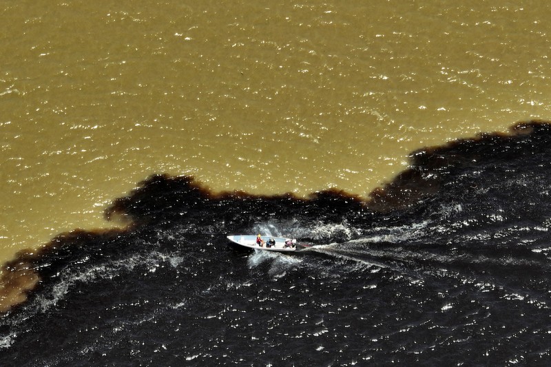 Kondisi aor pada titik pertemuan antara Rio Negro dan Rio Solimoes, yang berlanjut ke sungai Amazon dekat Manaus, negara bagian Amazonas, Brasil. (REUTERS/Jorge Silva)