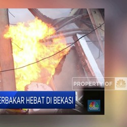 Video: Pabrik Lilin Terbakar Hebat di Bekasi
