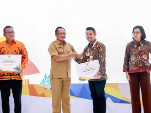 Pj Walkot Pekanbaru Hadiri Penyerahan Insentif Fiskal Kinerja Tahun Berjalan