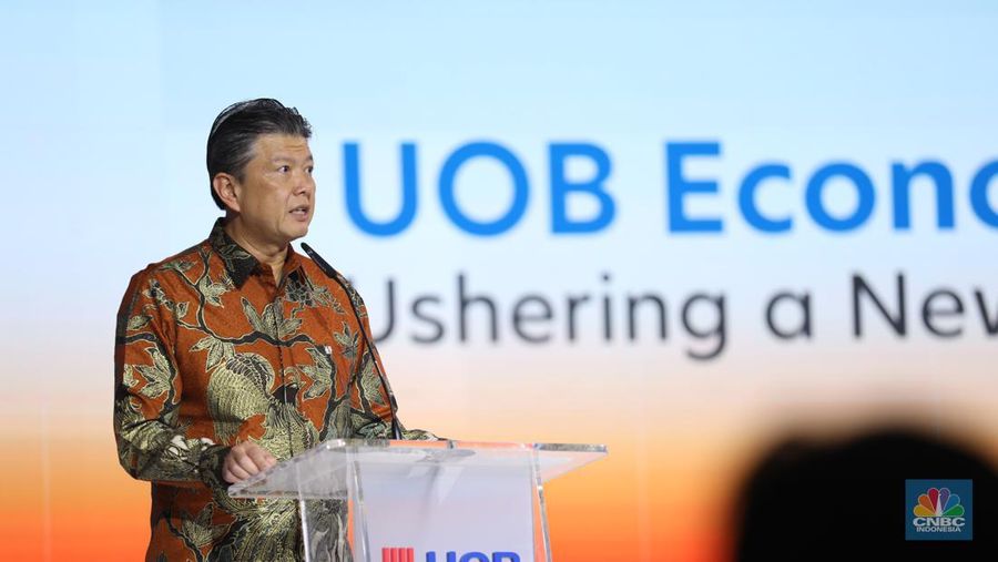 President Director UOB Indonesia, Hendra Gunawan dalam UOB Indonesia Economic Outlook 2025 di Kempinski, Jakarta, Rabu (25/9/2024). (CNBC Indonesia/Tri Susilo)