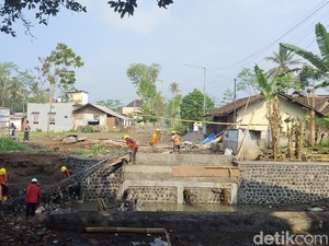 Penjelasan PU Malang soal Proyek Jembatan Hanyut Terseret Banjir