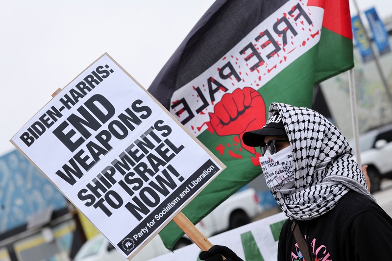 Orang-orang berkumpul untuk memprotes meningkatnya konflik antara Israel dan Hizbullah, di New York City, AS, 24 September 2024. Orang-orang berkumpul untuk memprotes meningkatnya konflik antara Israel dan Hizbullah, di New York City, AS, 24 September 2024. (REUTERS/David Dee Delgado)