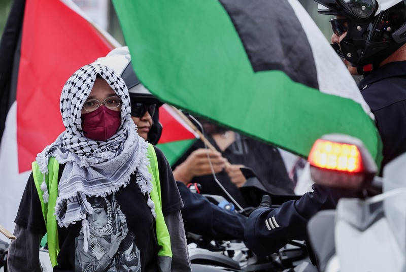 Orang-orang berkumpul untuk memprotes meningkatnya konflik antara Israel dan Hizbullah, di New York City, AS, 24 September 2024. Orang-orang berkumpul untuk memprotes meningkatnya konflik antara Israel dan Hizbullah, di New York City, AS, 24 September 2024. (REUTERS/David Dee Delgado)