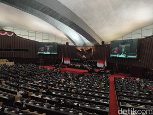 Berpantun Pohon Beringin, Bamsoet Pimpin Paripurna Akhir MPR 2019-2024