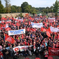 Buruh Minta UMP 2025 Naik 20%, Bos Pengusaha Cuma Bisa Ngasih Segini