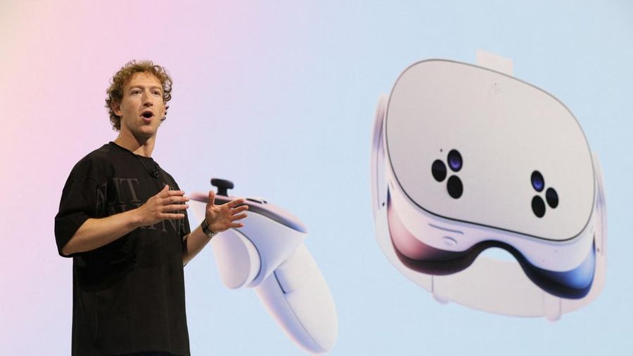 CEO Meta Mark Zuckerberg memperkenalkan Meta Quest 3 di acara tahunan Meta Connect di kantor pusat perusahaan di Menlo Park, California, AS, 25 September 2024. (REUTERS/Manuel Orbegozo)