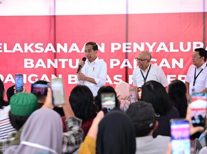 Jokowi ke Warga: Kalau Ketemu Pak Prabowo, Minta Bantuan Pangan Dilanjutkan