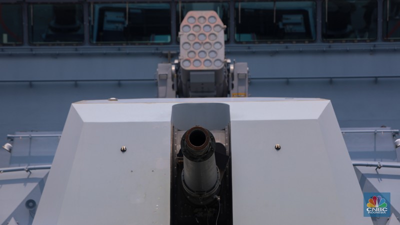 Kapal milik Satuan tugas tentara Angkatan Laut Jerman jenis fregat FGS Baden-Wurttemberg F 222 tiba di Pelabuhan Tanjung Priok, Jakarta, Kamis (26/9/2024). (CNBC Indonesia/Faisal Rahman) Kapal milik Satuan tugas tentara Angkatan Laut Jerman jenis fregat FGS Baden-Wurttemberg F 222 tiba di Pelabuhan Tanjung Priok, Jakarta, Kamis (26/9/2024). (CNBC Indonesia/Faisal Rahman)