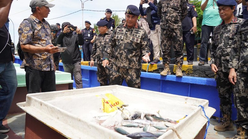 Kementerian Kelautan dan Perikanan (KKP) berhasil mengamankan lima unit Kapal Ikan Asing (KIA) pencuri ikan yang sedang beraksi di perairan Samudera Pasifik wilayah Sulawesi, dan Selat Malaka. (Dok. Humas Ditjen PSDKP)