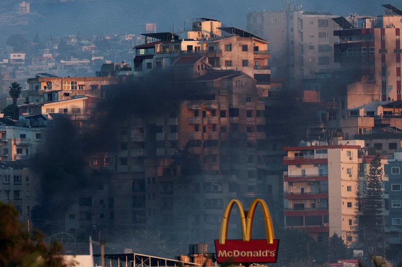 Ketegangan di Timur Tengah semakin meningkat akibat serangan Israel terhadap Lebanon. Akibatnya sejumlah wilayah di Lebanon mengalami kerusakan. (REUTERS/Amr Abdallah Dalsh) Ketegangan di Timur Tengah semakin meningkat akibat serangan Israel terhadap Lebanon. Akibatnya sejumlah wilayah di Lebanon mengalami kerusakan. (REUTERS/Amr Abdallah Dalsh)