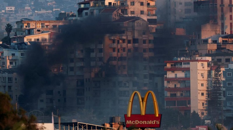 Ketegangan di Timur Tengah semakin meningkat akibat serangan Israel terhadap Lebanon. Akibatnya sejumlah wilayah di Lebanon mengalami kerusakan. (REUTERS/Amr Abdallah Dalsh)