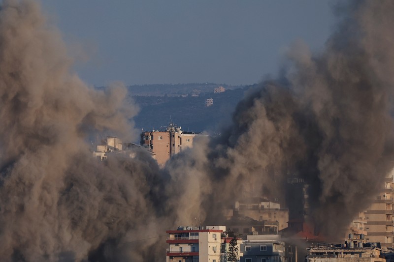 Ketegangan di Timur Tengah semakin meningkat akibat serangan Israel terhadap Lebanon. Akibatnya sejumlah wilayah di Lebanon mengalami kerusakan. (REUTERS/Amr Abdallah Dalsh)