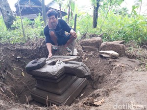 Penasaran Bongkar Batu Keramat di Kebun, Warga Temukan Yoni-Fragmen Arca