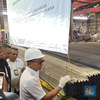 Potret 1.100 Ton Baja Tanpa SNI, Zulhas Ungkap Bahayanya Sengeri Ini