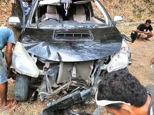Mobil Anggota DPRD Manggarai Barat Terguling di Jalan Trans Flores