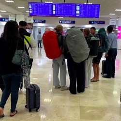 Jangan Pakai Koper Hitam Saat Traveling, Ini Alasan Utamanya