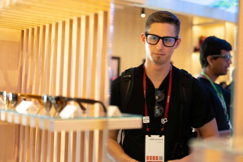CEO Meta Mark Zuckerberg memperkenalkan Orion AR Glasses saat ia menyampaikan pidato utama selama acara tahunan Meta Connect di kantor pusat perusahaan di Menlo Park, California, AS, 25 September 2024. CEO Meta Mark Zuckerberg memperkenalkan Orion AR Glasses saat ia menyampaikan pidato utama selama acara tahunan Meta Connect di kantor pusat perusahaan di Menlo Park, California, AS, 25 September 2024. (REUTERS/Manuel Orbegozo)