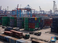 Breaking News! Neraca Perdagangan RI Surplus US$ 4,33 M di Maret 2025