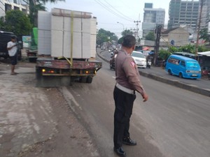 Truk Mogok Melintang di Jl Raya Bogor Arah Jakarta, Lalin Sempat Macet