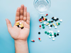 6 Makanan dan Minuman yang Sebaiknya Dihindari Setelah Minum Obat