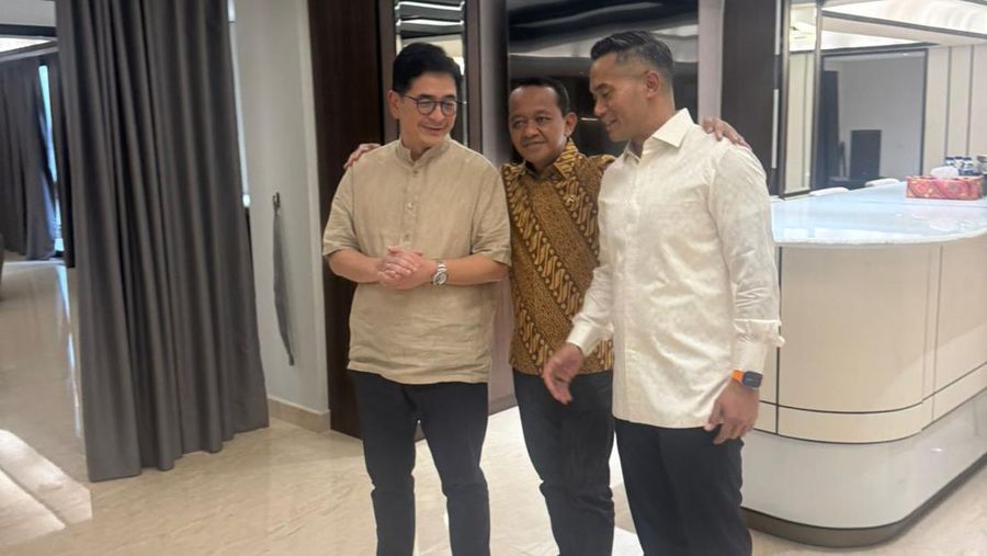 Ketua Umum Kadin Indonesia periode 2021-2026 Arsjad Rasjid, Menteri ESDM Bahlil Lahadalia, dan Ketua Umum Kadin Indonesia versi Munaslub 14 September 2024  Anindya Bakrie dalam pertemuan di rumah dinas Bahlil Lahadalia di Jalan Denpasar, Kota Jakarta Selatan, Jumat (27/9/2024). (Istimewa)