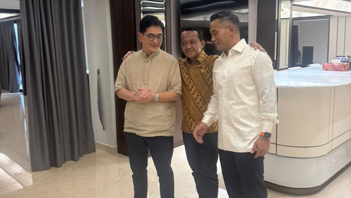 Ketua Umum Kadin Indonesia periode 2021-2026 Arsjad Rasjid, Menteri ESDM Bahlil Lahadalia, dan Ketua Umum Kadin Indonesia versi Munaslub 14 September 2024  Anindya Bakrie dalam pertemuan di rumah dinas Bahlil Lahadalia di Jalan Denpasar, Kota Jakarta Selatan, Jumat (27/9/2024). (Istimewa)