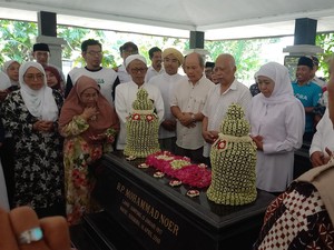 Khofifah Ajak Warga Jatim Teladani Sosok Mantan Gubernur Jatim Moh Noer