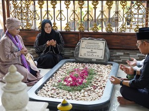 Luluk Ziarah ke Makam Didi Kempot hingga Kampanye Kesejahteraan Petani