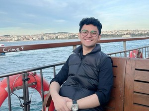 Idham Alwi yang Jadi Imam Masjid London Pernah Salat di Tangga Darurat
