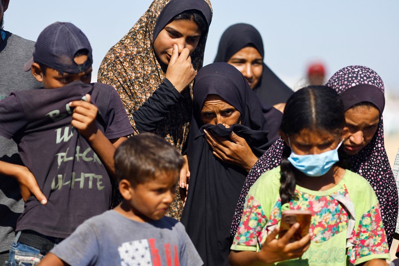 Pasukan militer Israel mengirim sebuah truk kontainer berisi 88 mayat yang sudah membusuk ke Rumah Sakit di Jalur Gaza, Palestina. (AP/Abdel Kareem Hana) Pasukan militer Israel mengirim sebuah truk kontainer berisi 88 mayat yang sudah membusuk ke Rumah Sakit di Jalur Gaza, Palestina. (AP/Abdel Kareem Hana)
