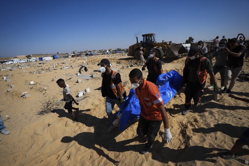 Pasukan militer Israel mengirim sebuah truk kontainer berisi 88 mayat yang sudah membusuk ke Rumah Sakit di Jalur Gaza, Palestina. (AP/Abdel Kareem Hana) Pasukan militer Israel mengirim sebuah truk kontainer berisi 88 mayat yang sudah membusuk ke Rumah Sakit di Jalur Gaza, Palestina. (AP/Abdel Kareem Hana)