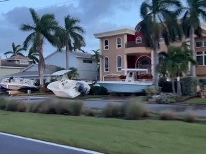 Video Puluhan Speedboat Nyangkut di Halaman Rumah Gegara Badai Helene