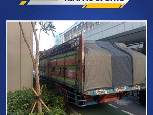 Truk Mogok di Jl Gatsu arah Kuningan, Lalin Padat