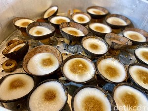 Nyamm! Kue Mangkuak dan Bika Bakar Ada di Festival Kuliner Minang