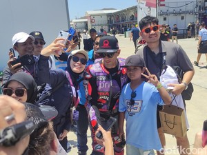 Jorge Martin Pole Position, Langsung Dikerubungi Fans