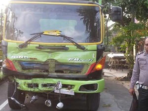 Tragedi Maut Kecelakaan Truk Vs Xenia di Nganjuk Sebabkan 3 Mahasiswa Tewas
