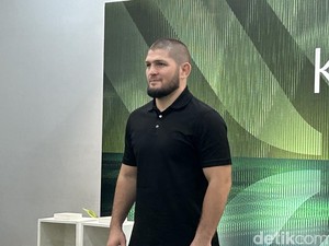 Khabib Nurmagomedov Cerita Insiden Diusir dari Pesawat