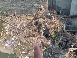 Gegara Hujan Deras, Muncul Sampah di Bendung Tukuman Klaten