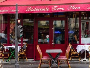 Wanita Ini Makan di Resto yang Ada di Emily In Paris, Begini Komentarnya