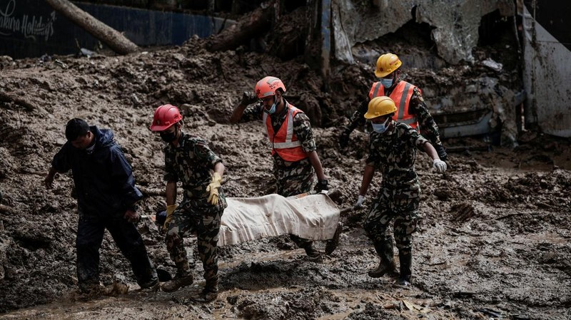 SENSITIVE MATERIAL. THIS IMAGE MAY OFFEND OR DISTURB    Rescue personnel work to retrieve a body recovered from a debris of a passenger bus after a landslide triggered by heavy rainfall struck passenger vehicles passing by the Tribhuwan Highway in Dhading, Nepal, September 29, 2024. REUTERS/Navesh Chitrakar