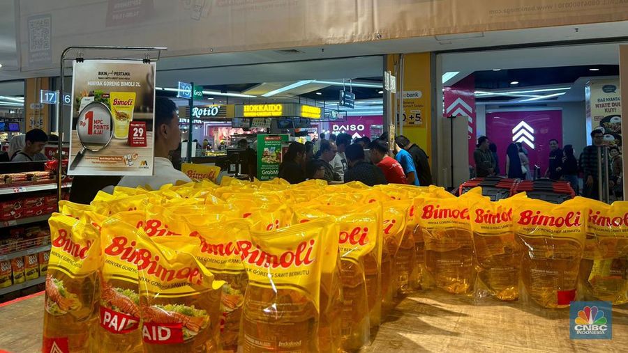 Bimoli 2L harga spesial Rp 37.500 dari Rp 44.900. Rose Brand 2L harga spesial Rp 35.500 dari harga arp 40.500. Sunco 2L jadi Rp 39.500 dari Rp 41.500. (CNBC Indonesia/Elga)